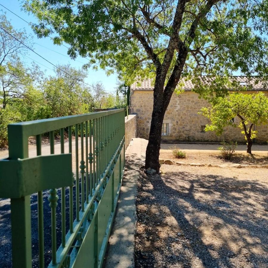 Villa Charmante A Lussan Avec Piscine Privee Et Jardin Closa Bagian luar foto