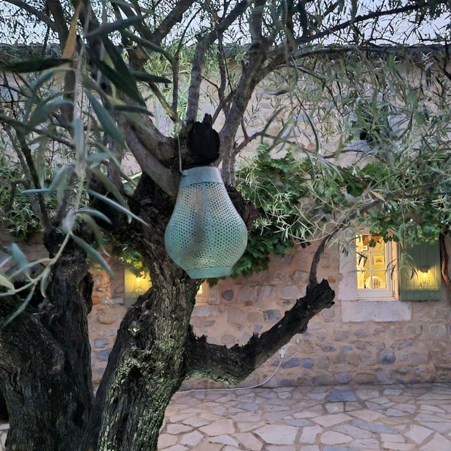 Villa Charmante A Lussan Avec Piscine Privee Et Jardin Closa Bagian luar foto