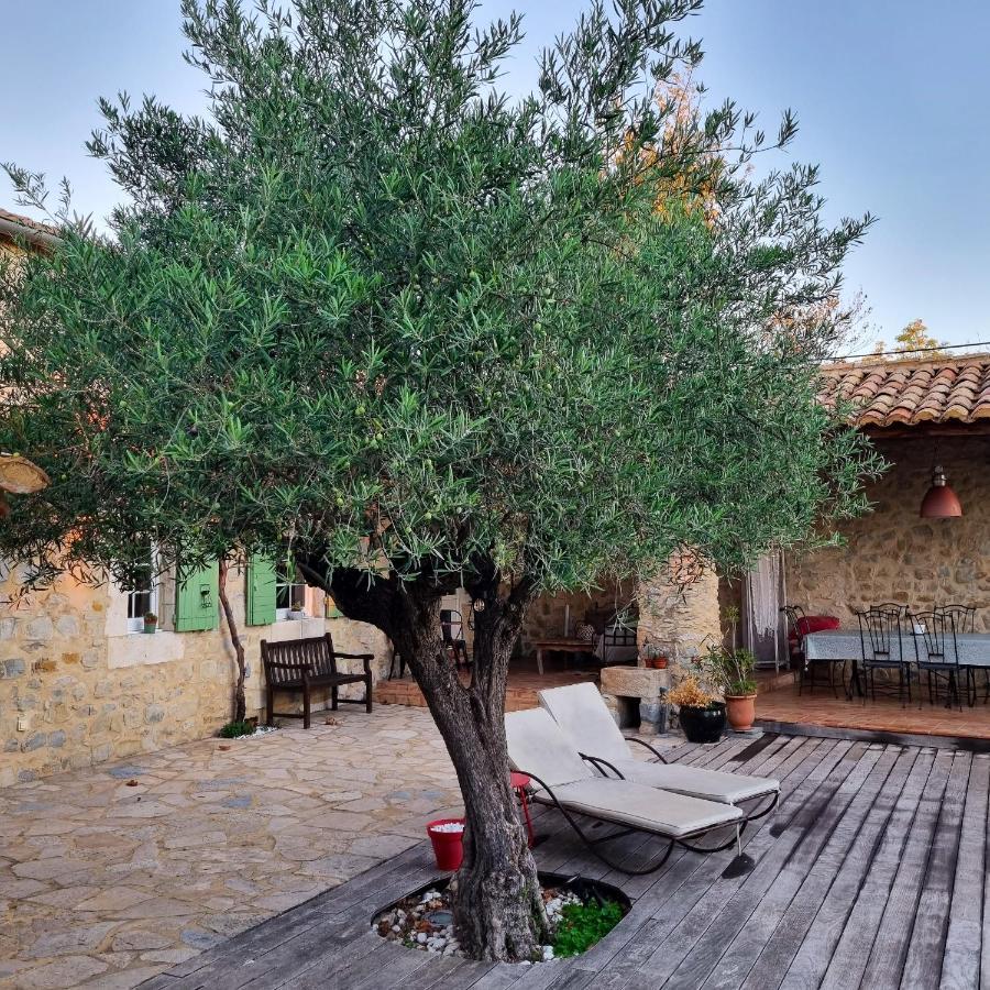 Villa Charmante A Lussan Avec Piscine Privee Et Jardin Closa Bagian luar foto